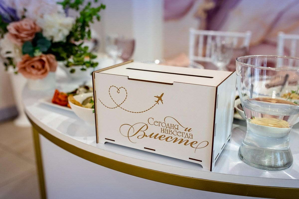 Свадебная фотосессия в ресторане. Свадебный фотограф в Санкт-Петербурге Антон Владимиров