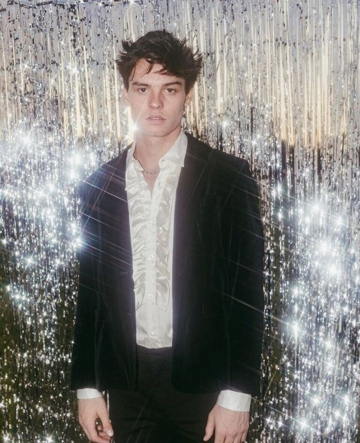 Тренды новогодних съемок 2025. Фотограф в Екатеринбурге Артём Зайнетдинов