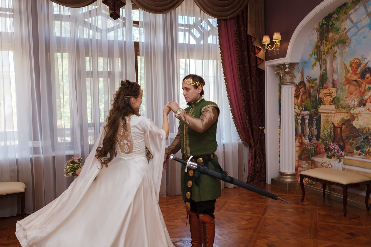 Примеры свадебных платьев. Модельер Евгений Бременев