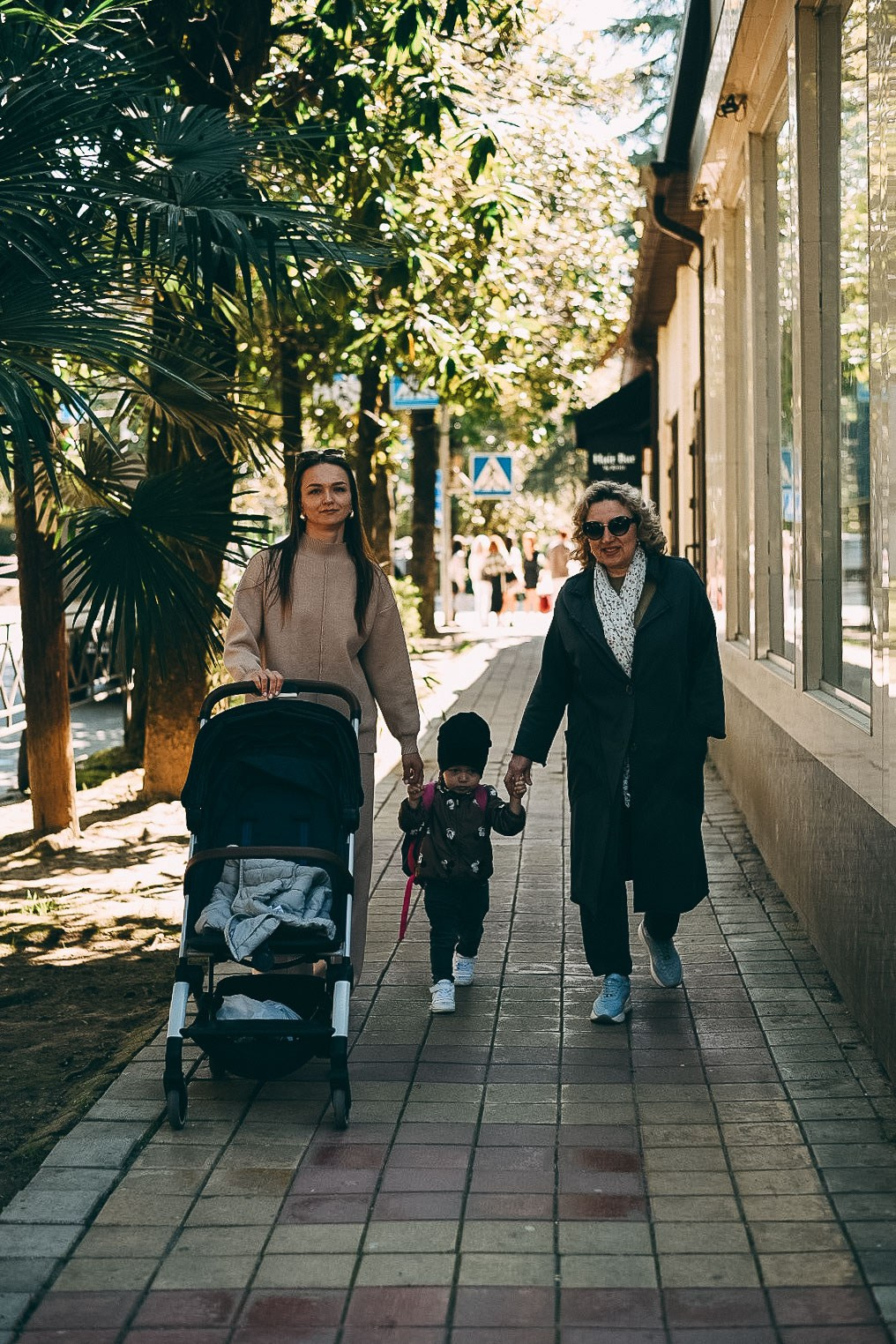 Семейная фотосессия дома плюс фотопрогулка. Фотограф в Сочи — Маргарита Поганова