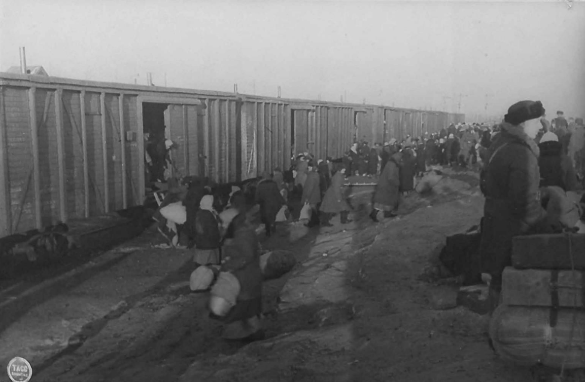 Посадка в эшелоны на ж/д ст. Жихарево. История Назиевского городского поселения