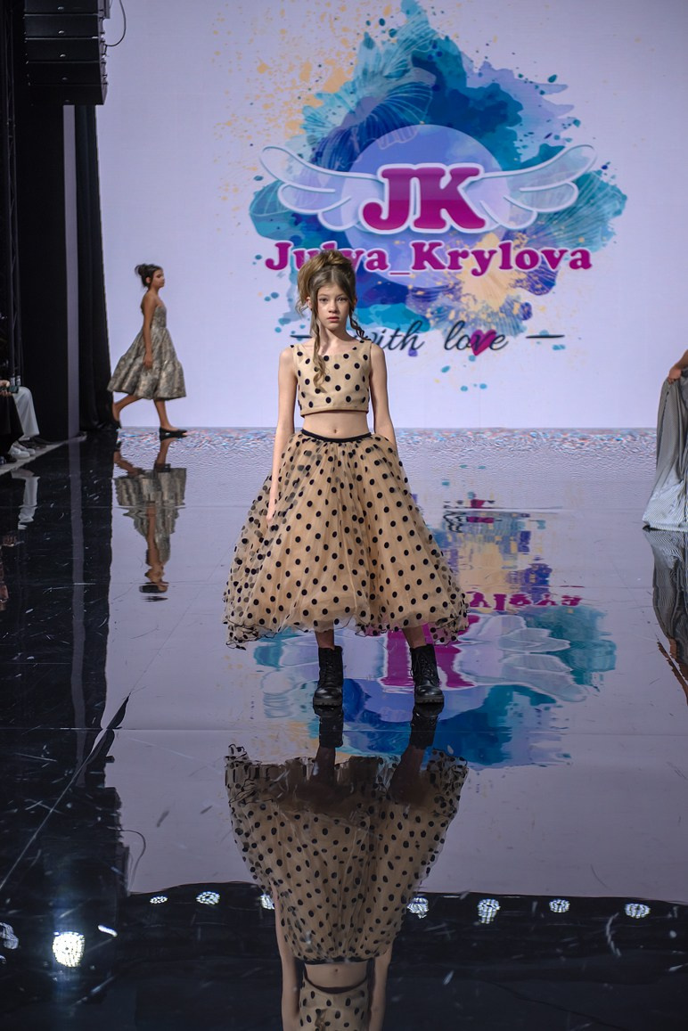 SochiFashionWeek2024 дизайнер Юлия Крылова. Семейный и коммерческий фотограф в Сочи Александр Бодунов