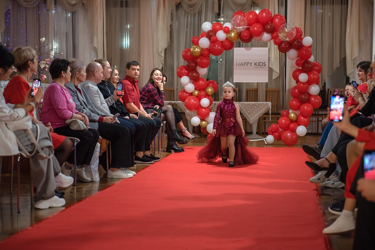 Выпускной в детской школе моделей HAPPYkids 2024. Семейный и коммерческий фотограф в Сочи Александр Бодунов