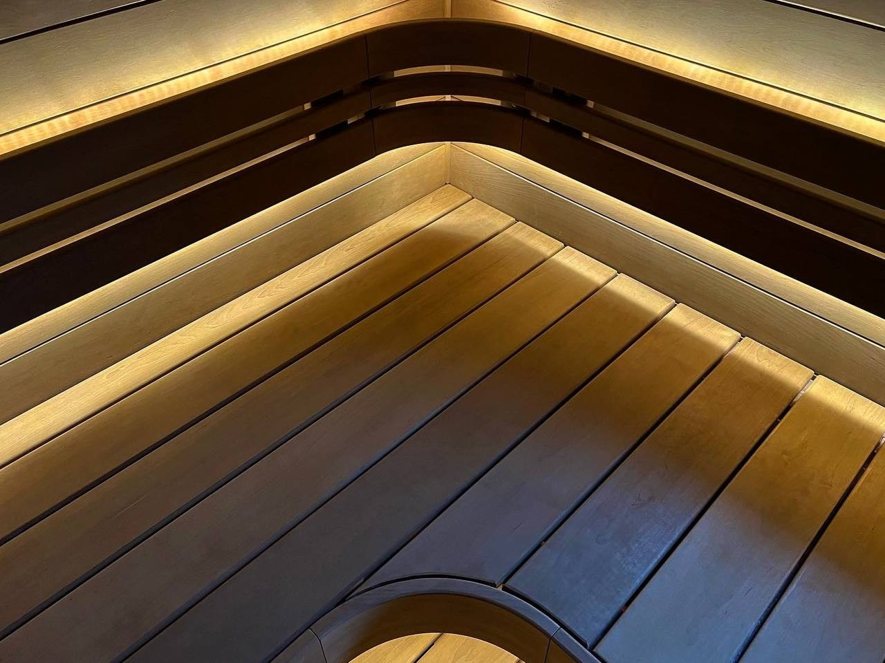 Атмосферная парная в Духанино. Атмосфера в ламелях из змеевика, ламповая печная зона. И хит сезона- термогигрометр от Cariitti. SaunaTopMasters