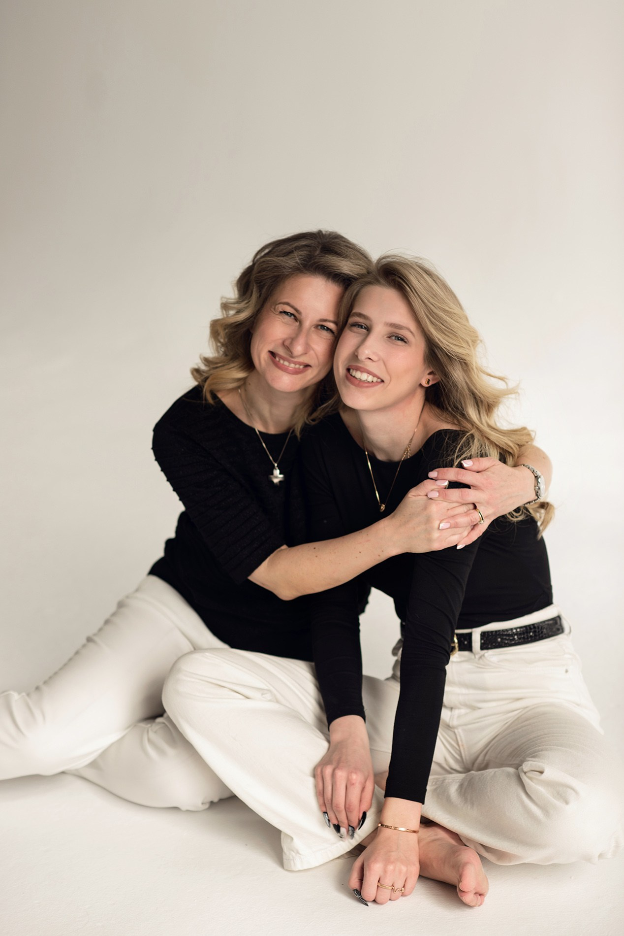 photo shoot for mom and daughter in the studio