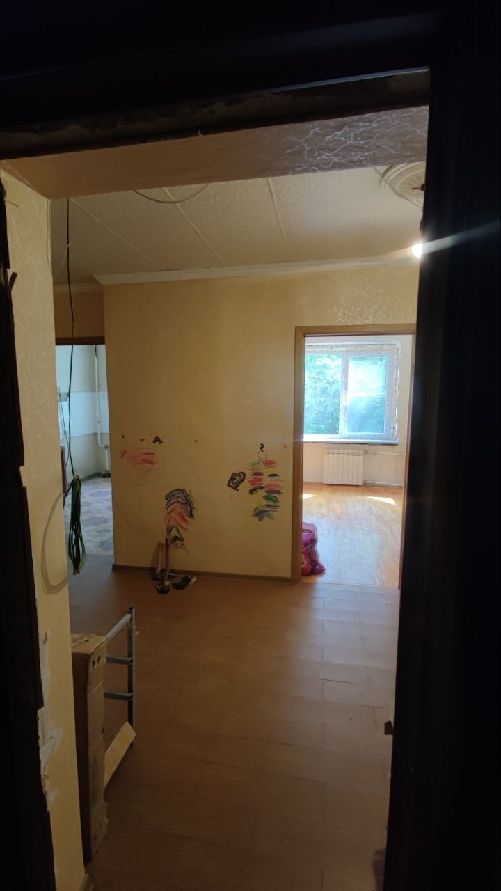 прихожая в двух комнатной квартире, обои в прихожей, ремонт в прихожей