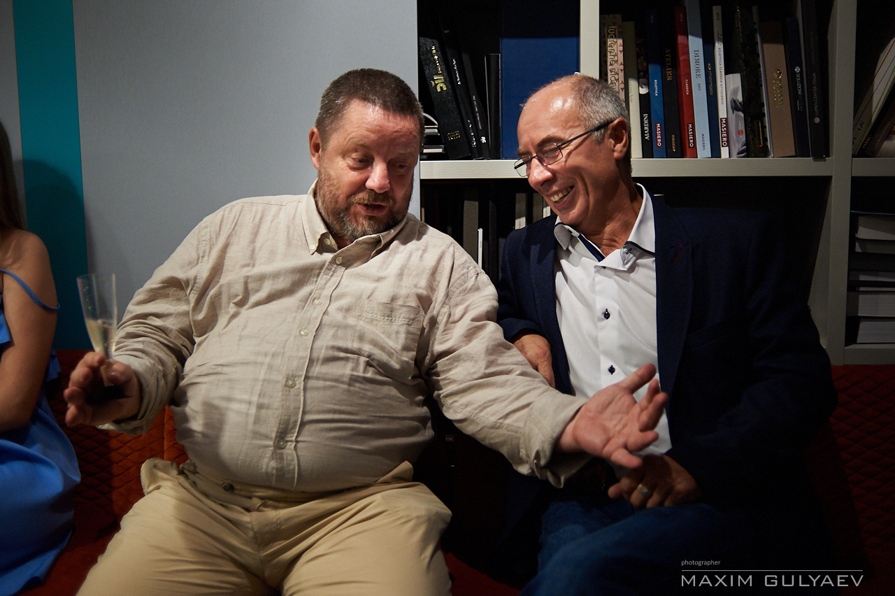 Свадебная фотосессия в мебельном салоне Calipso