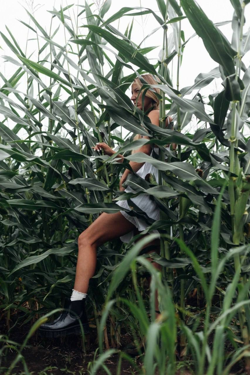 Фотосессия в поле. Фотограф широкого профиля Cape Kate