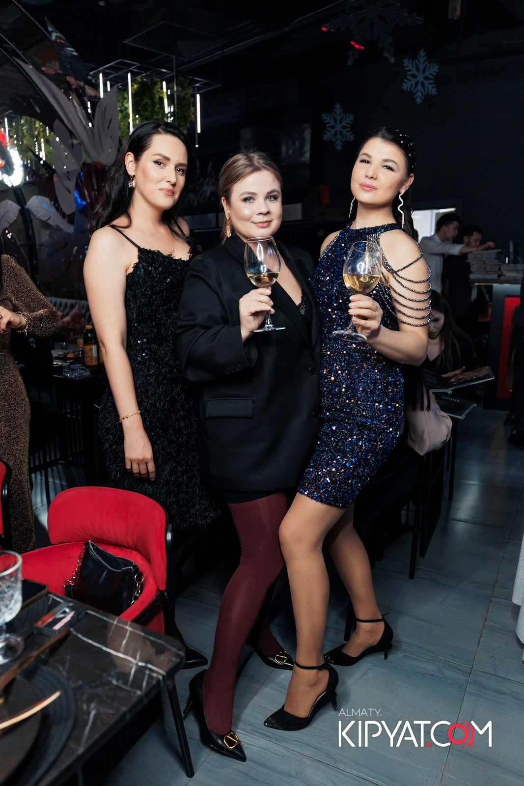 FRIENDS BAR & TERRACE. КИПЯТКОМ АЛМАТЫ!