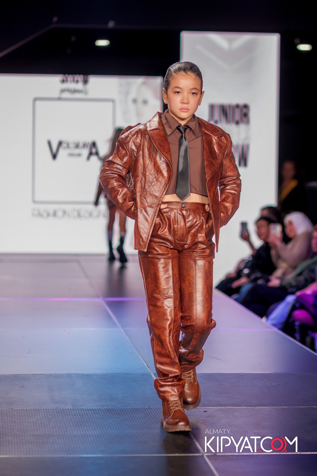 JUNIOR MODELS SHOW В РАМКАХ БЛАГОТВОРИТЕЛЬНОГО ПРОЕКТА МОДА ЗА СЧАСТЬЕ ДЕТЕЙ. КИПЯТКОМ АЛМАТЫ!