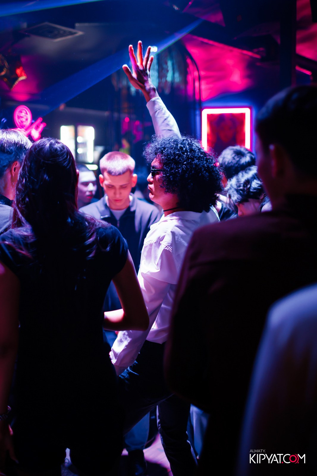 UYAT EMES BAR. КИПЯТКОМ АЛМАТЫ!