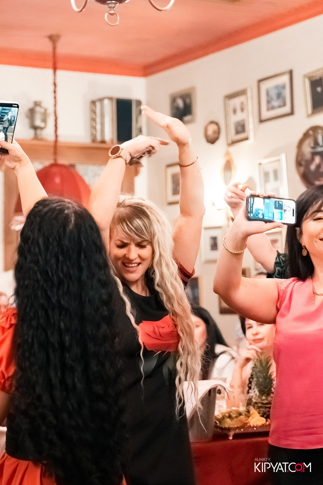 РЕСТОРАН МАРЬИНА РОЩА. КИПЯТКОМ АЛМАТЫ!