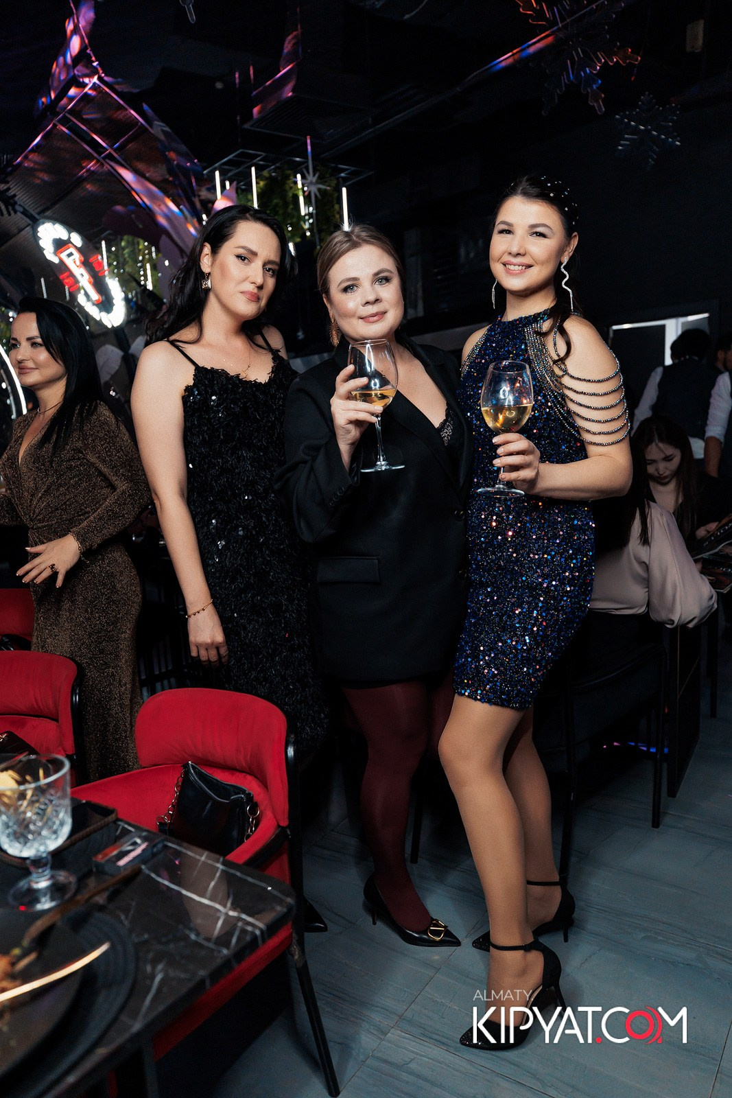 FRIENDS BAR & TERRACE. КИПЯТКОМ АЛМАТЫ!