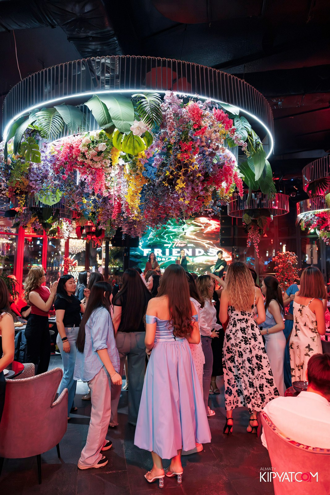 FRIENDS BAR & TERRACE. КИПЯТКОМ АЛМАТЫ!