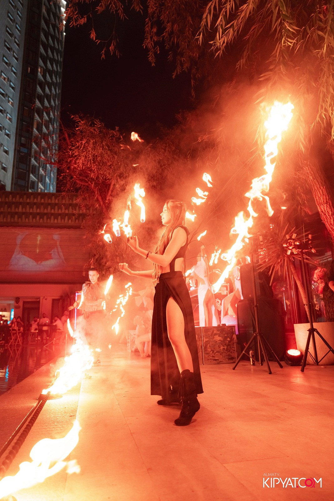 EDEN POOL & BAR. КИПЯТКОМ АЛМАТЫ!