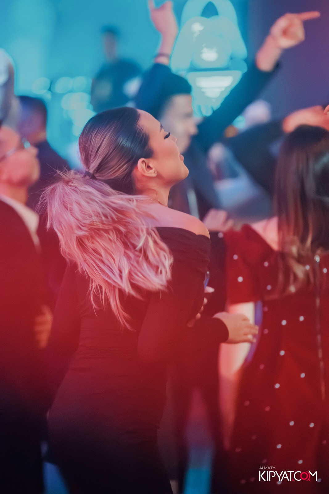 FITNESS ЁЛКА в ночном клубе SANTA BARBARA. КИПЯТКОМ АЛМАТЫ!