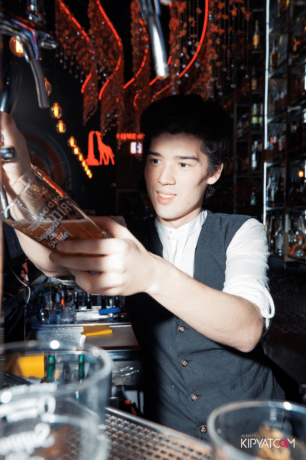 FRIENDS BAR & TERRACE. КИПЯТКОМ АЛМАТЫ!