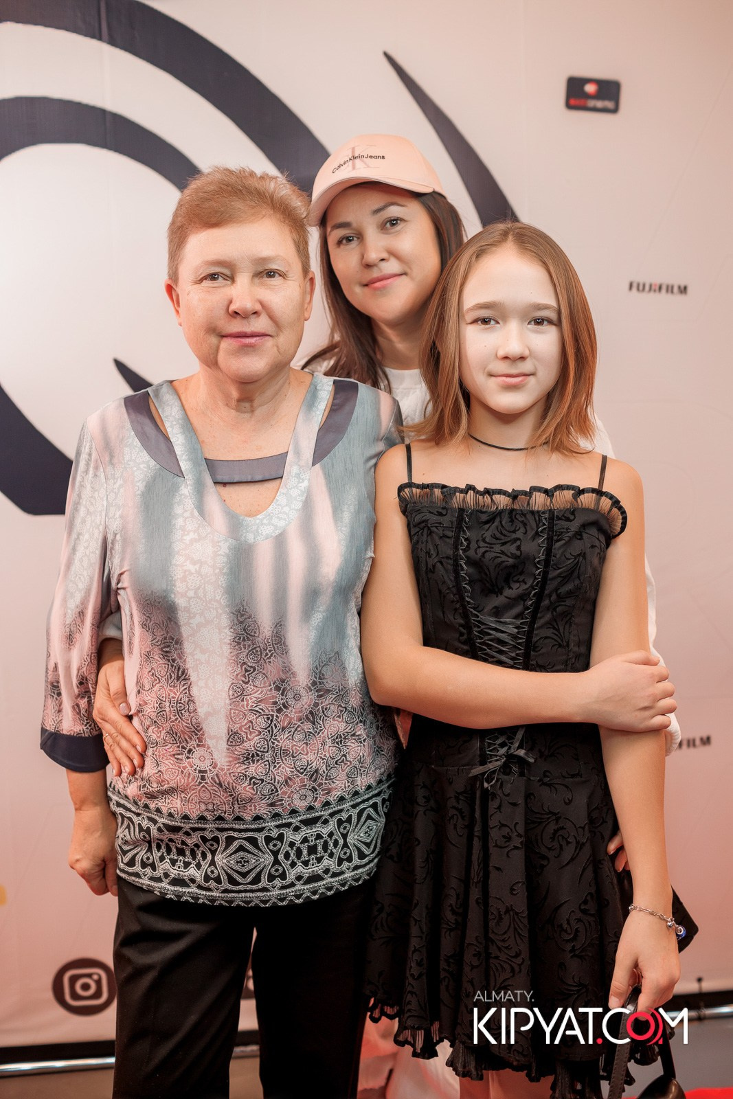 ПРЕЗЕНТАЦИЯ 8 ГРУППЫ КИНОПРОЕКТА «STARBALALAR». КИПЯТКОМ АЛМАТЫ!