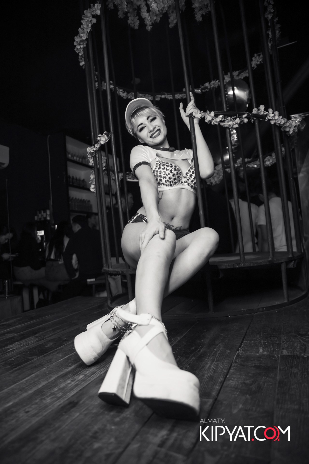 UYAT EMES BAR. КИПЯТКОМ АЛМАТЫ!