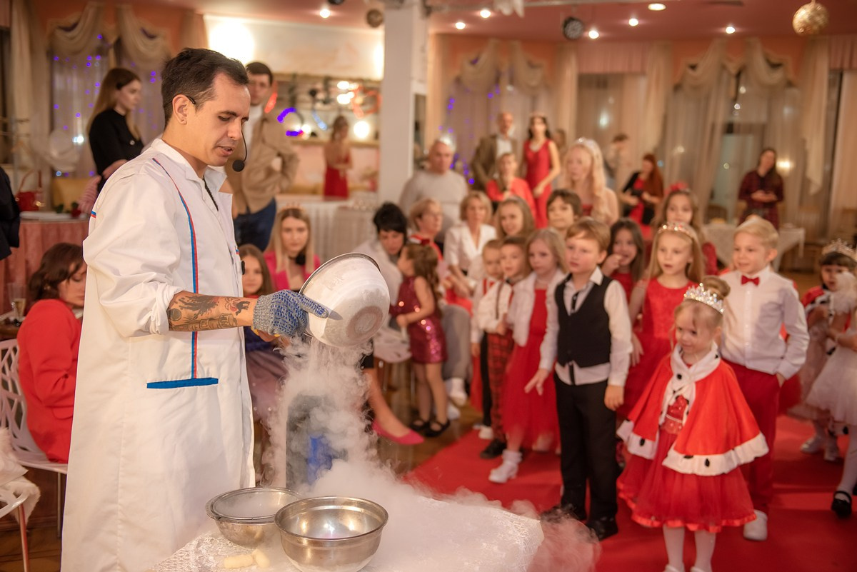 Выпускной в детской школе моделей HAPPYkids 2024. Семейный и коммерческий фотограф в Сочи Александр Бодунов