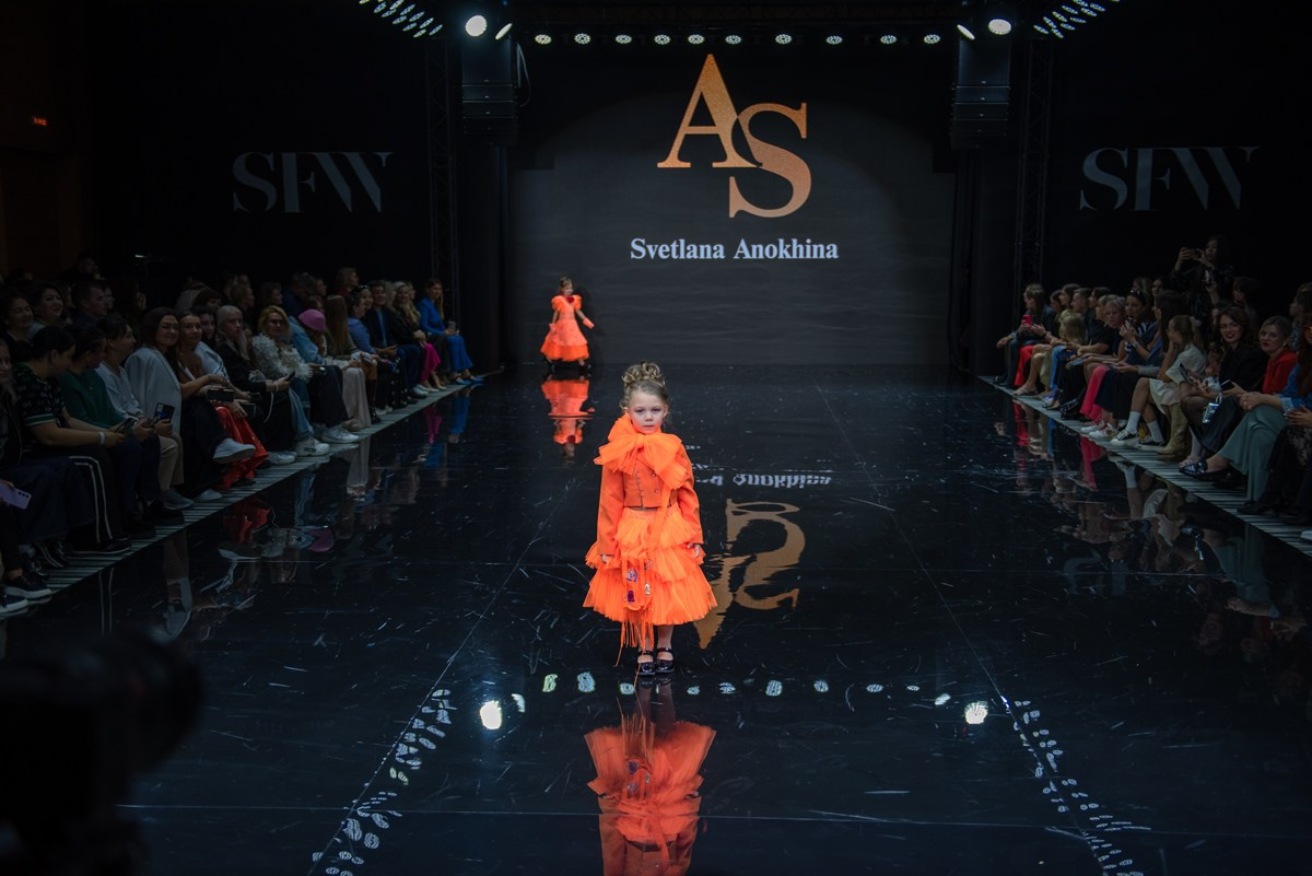 SochiFashionWeek2024 дизайнер Анохина Светлана. Семейный и коммерческий фотограф в Сочи Александр Бодунов