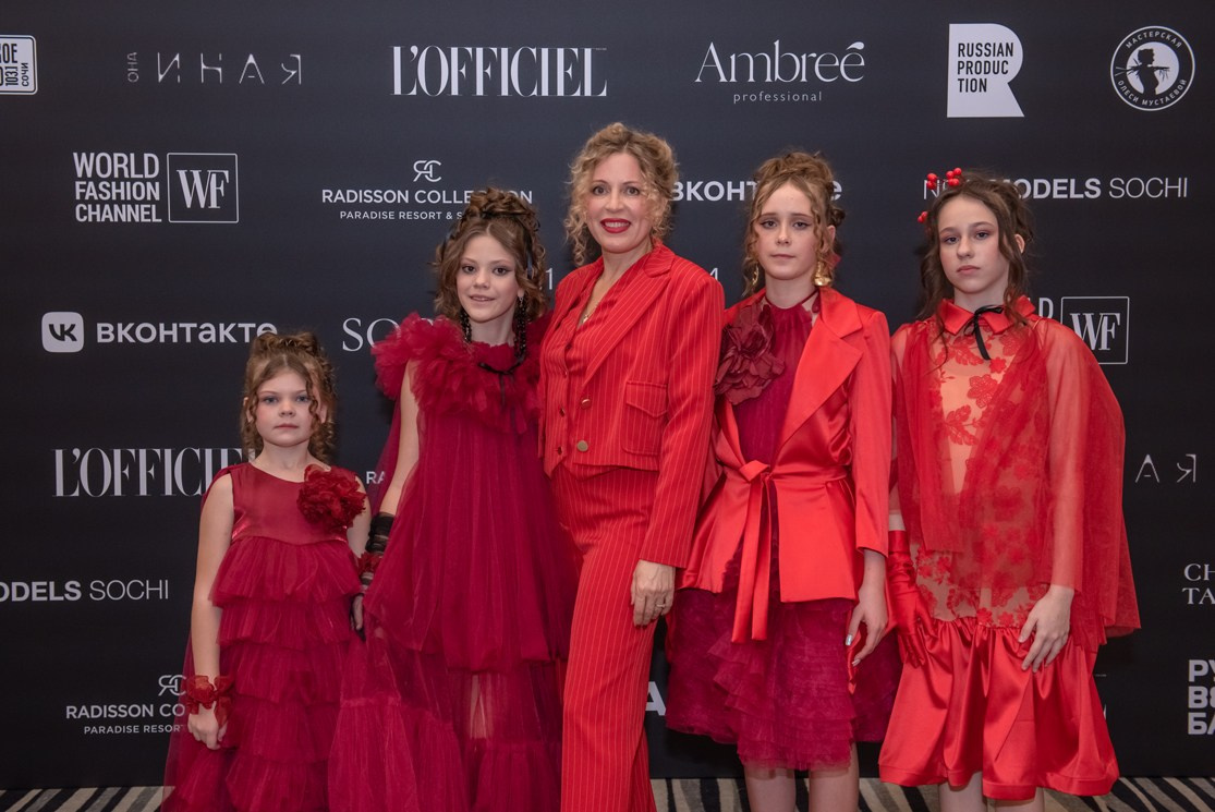 SochiFashionWeek2024 дизайнер Анохина Светлана. Семейный и коммерческий фотограф в Сочи Александр Бодунов