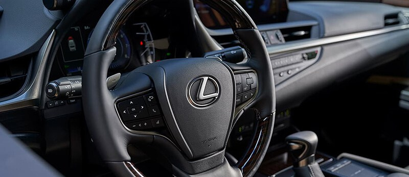 Transfer from/to the airport in Warsaw by Lexus ES Business Class