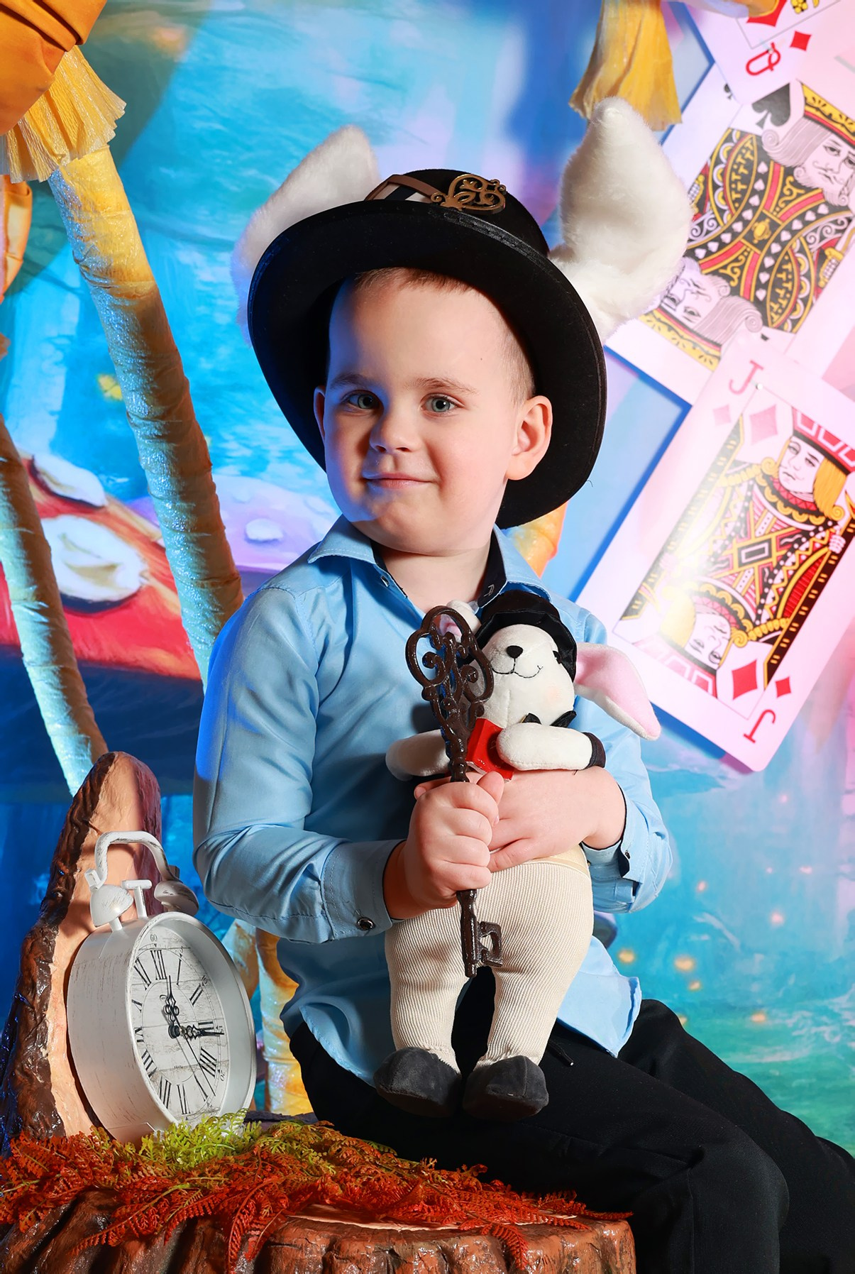 Алиса в стране чудес. Выпускные альбомы в Иваново в детский сад и школу. Александр и Светлана Янкины