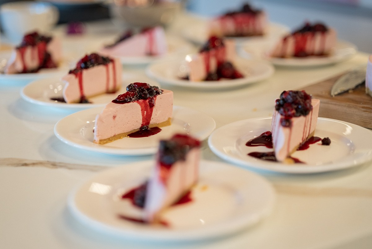 Презентация брендов EMAR и OULIN — производителей кухонных смесителей, моек из нержавеющей стали и кварцевого камня, кухонных аксессуаров. ВУД ТВОРЕЦ мебельная фабрика|ТВОРЕЦ студия мебели