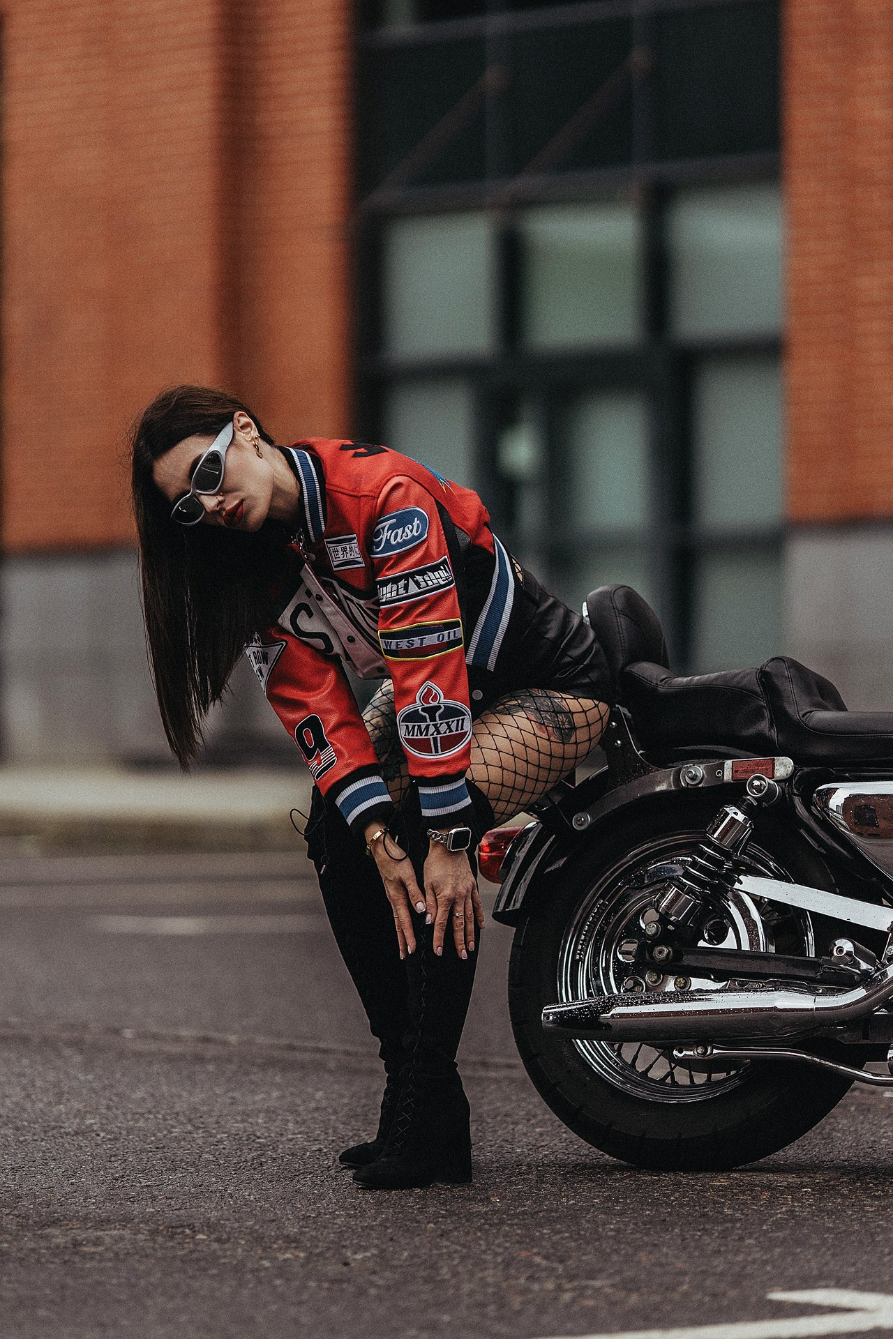 Фотосессия с байком на парковке. Семейный и детский фотограф в Москве Артём Жигурс