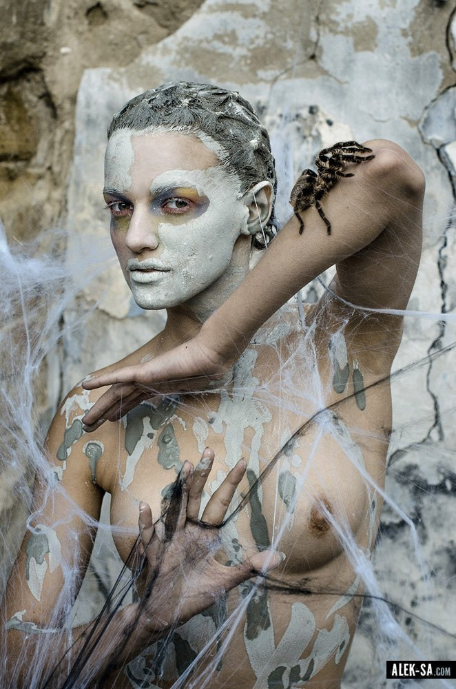 Боди-арт с глиной и пауком на руке — креативная съёмка, Краснодар