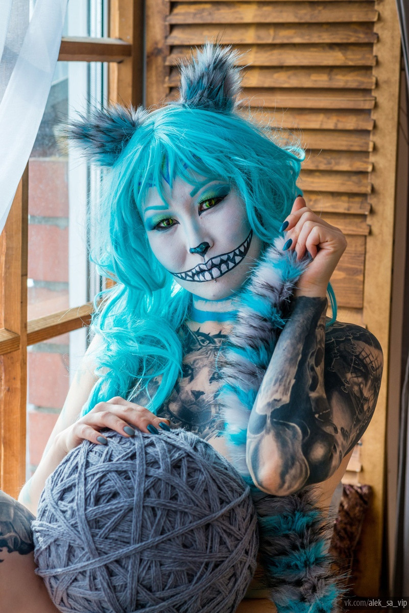 Портрет с боди-артом «чеширская кошка»