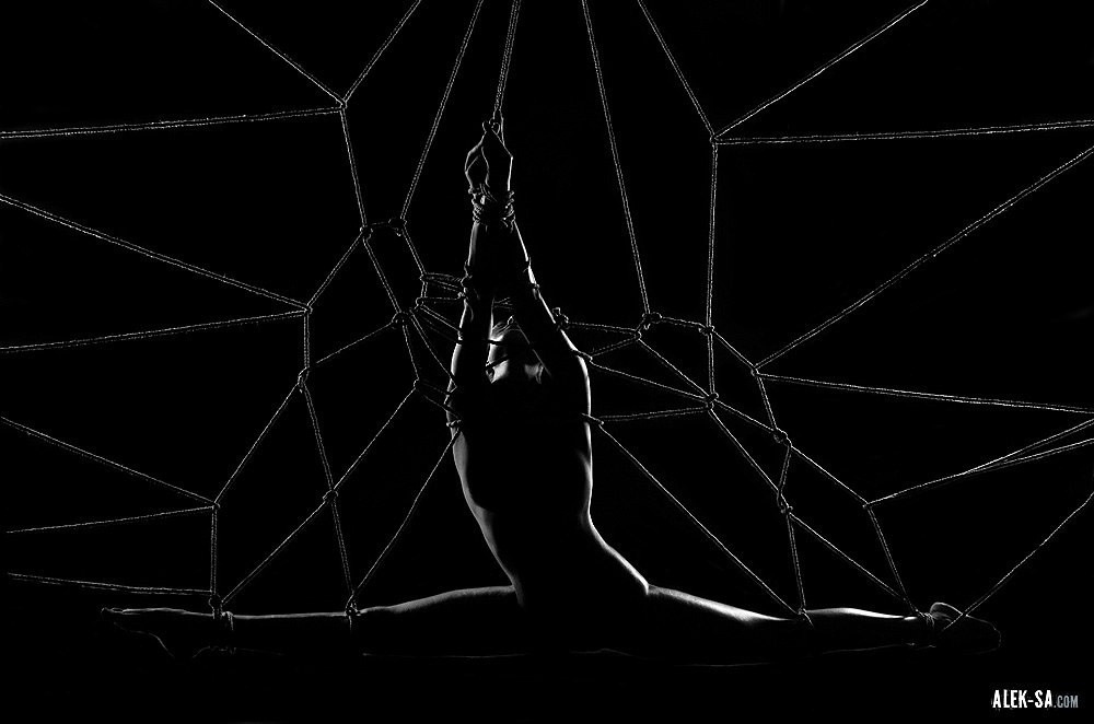 Силуэт в веревках — студийная съёмка, фотограф Краснодар