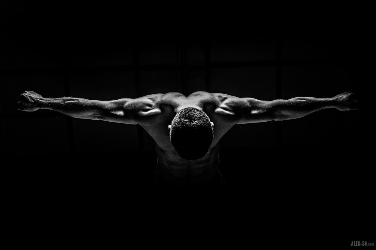 Атлетический портрет в низком ключе — студия, Краснодар