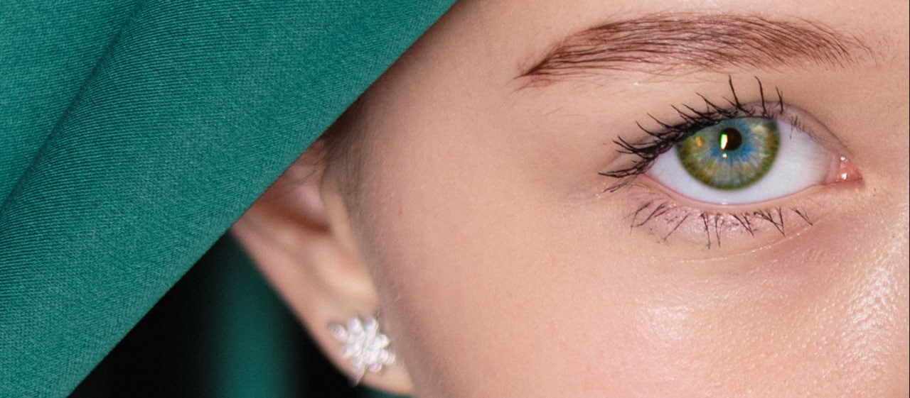 Крупный план глаза на профессиональной портретной съёмке