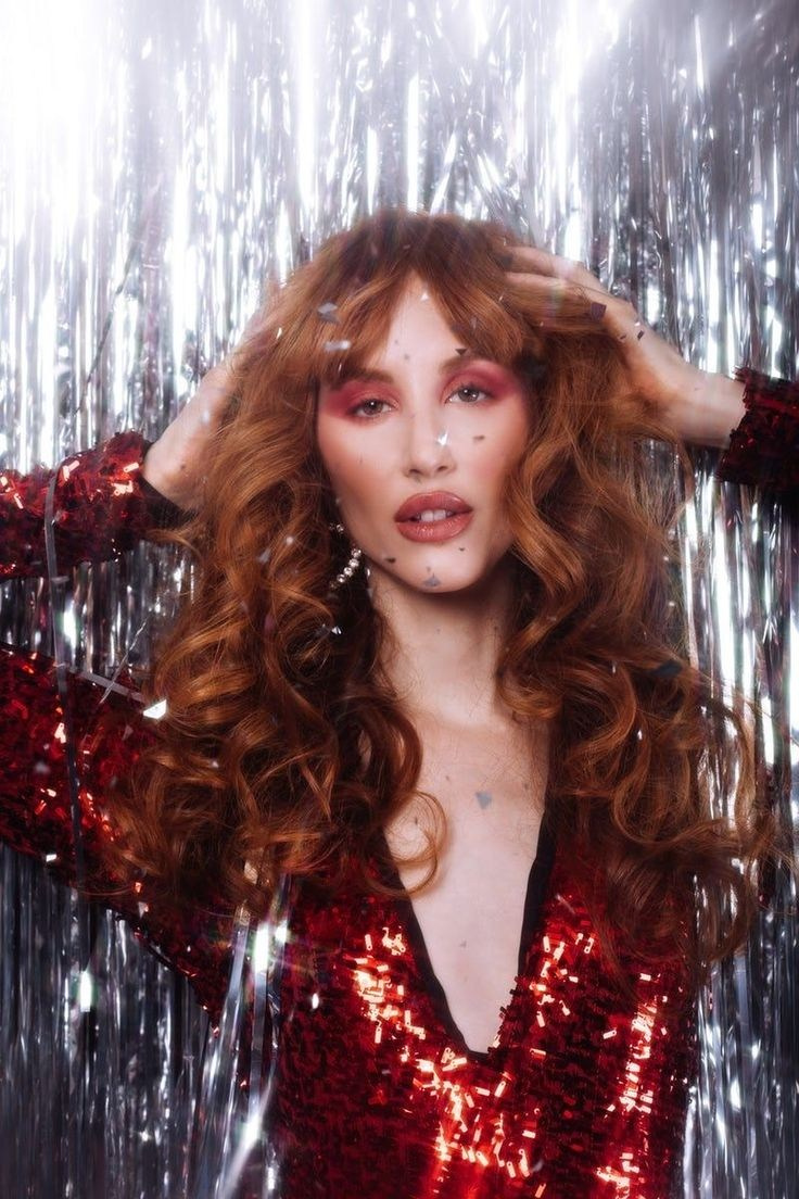 Тренды новогодних съемок 2025. Фотограф в Екатеринбурге Артём Зайнетдинов