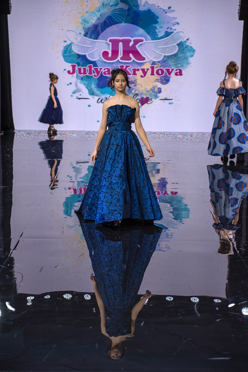 SochiFashionWeek2024 дизайнер Юлия Крылова. Семейный и коммерческий фотограф в Сочи Александр Бодунов