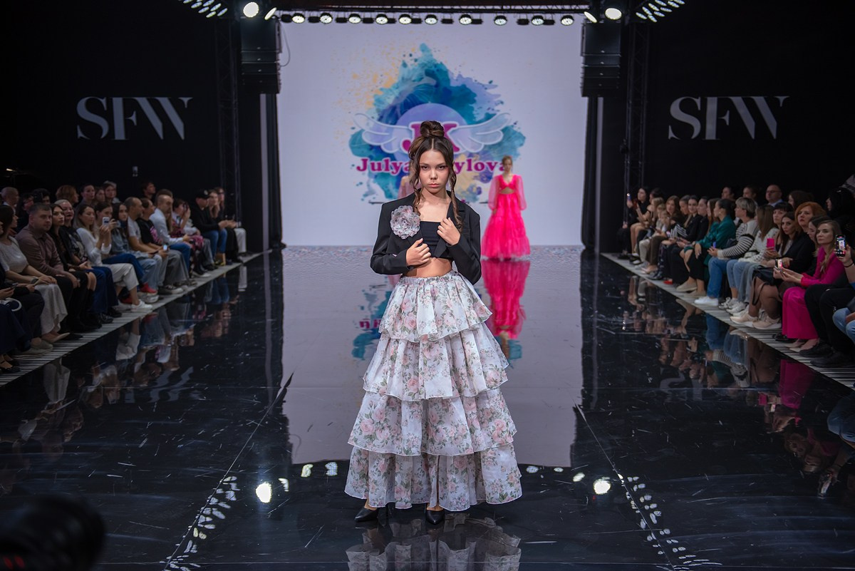 SochiFashionWeek2024 дизайнер Юлия Крылова. Семейный и коммерческий фотограф в Сочи Александр Бодунов