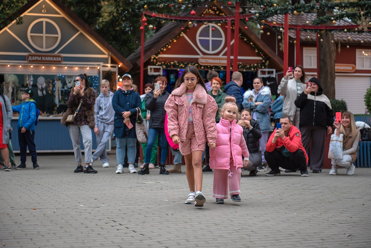 Парк Ривьера дефиле HAPPYkids. Семейный и коммерческий фотограф в Сочи Александр Бодунов
