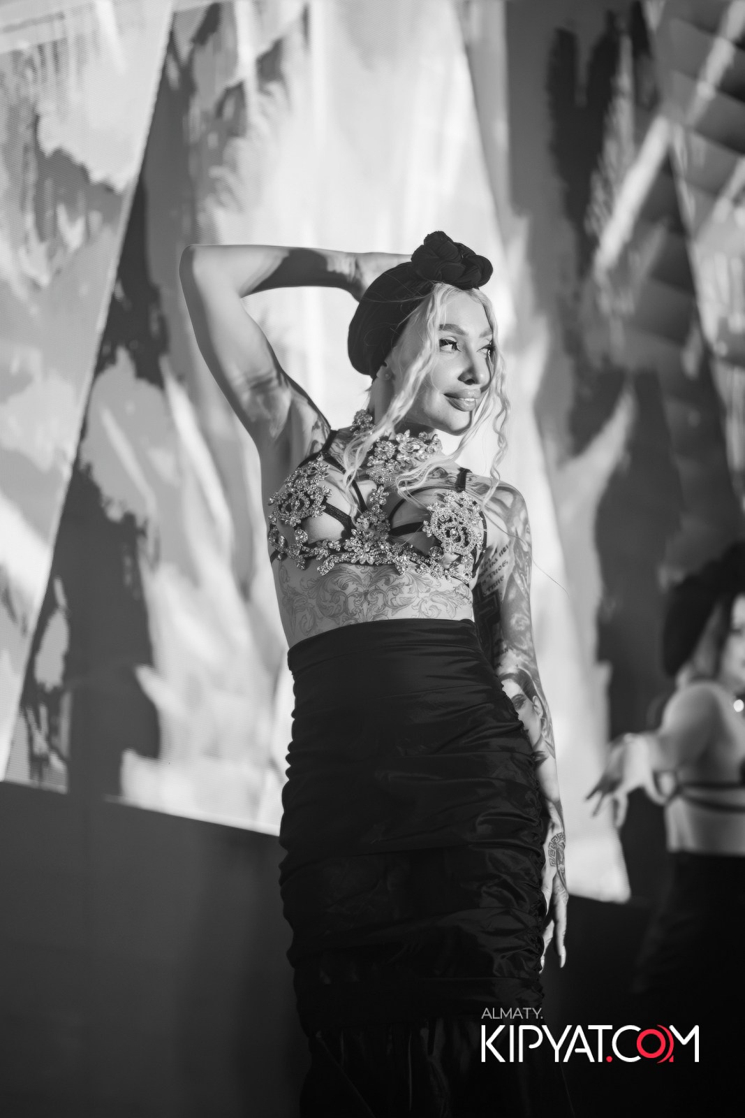 SANTA BARBARA — ПИТ ДЖЕЙСОН (ГР. ПРЕМЬЕР-МИНИСТР) И ИЛЬЯ ЗУДИН (ГР. ДИНАМИТ) НА ПРЕДНОВОГОДНЕЙ ВЕЧЕРИНКЕ. КИПЯТКОМ АЛМАТЫ!