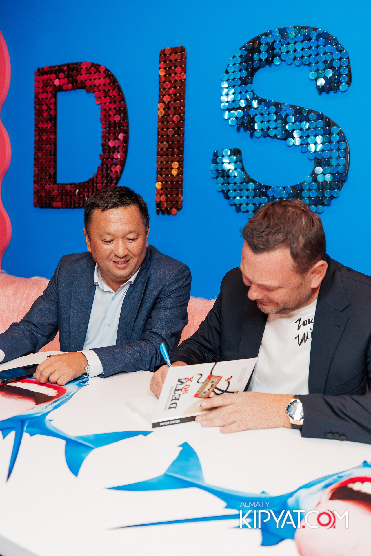 ПРЕЗЕНТАЦИЯ КНИГИ ВИКТОРА ЕЛИСЕЕВА. КИПЯТКОМ АЛМАТЫ!