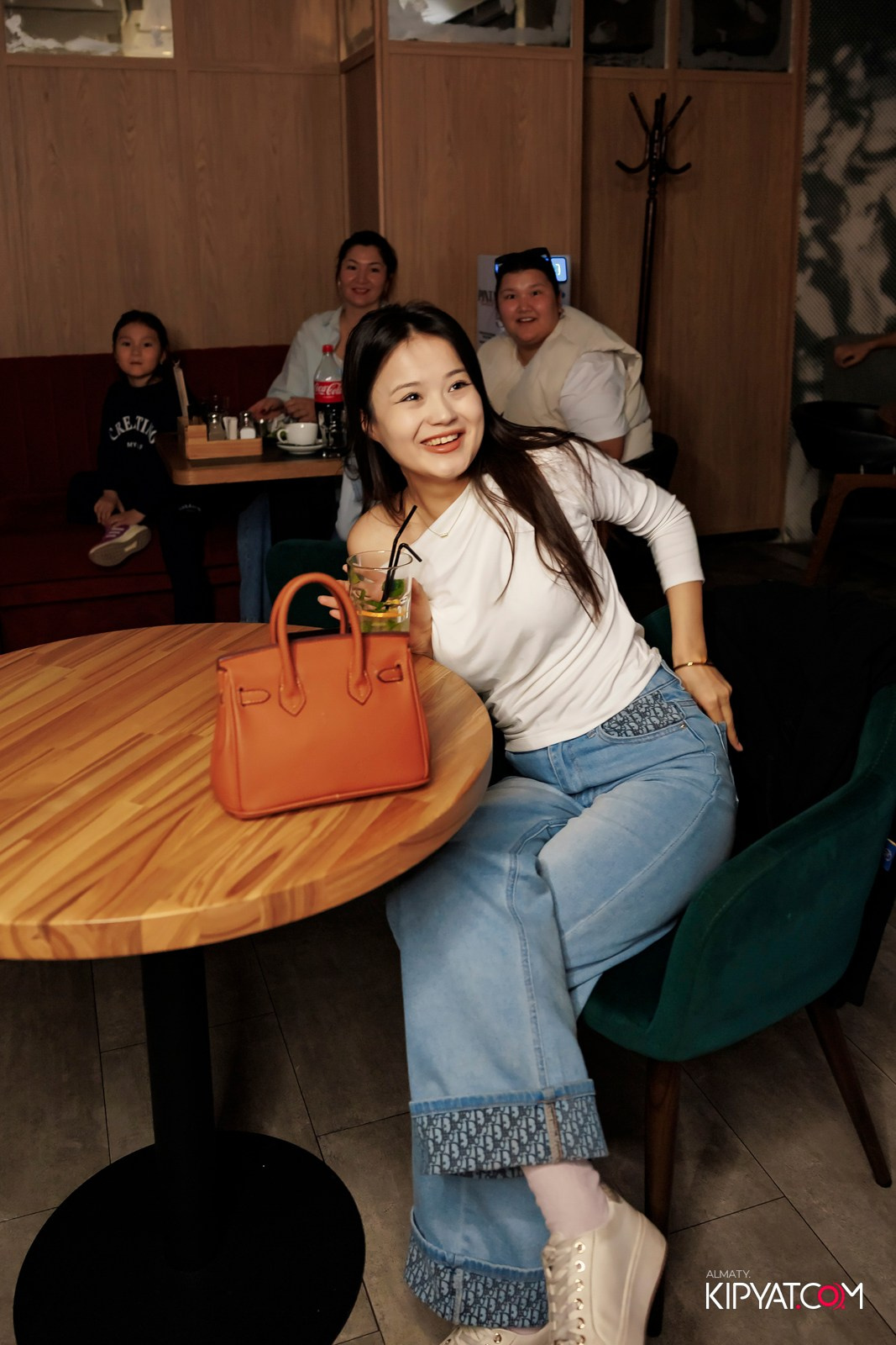 ПИНТА НА СЕЙФУЛЛИНА. КИПЯТКОМ АЛМАТЫ! Фотосъемка мероприятий в Алматы