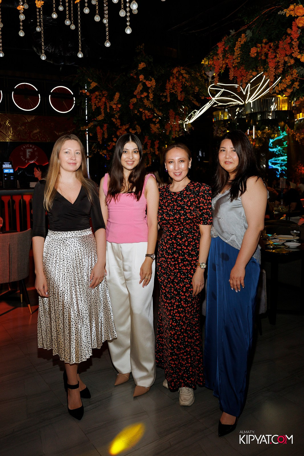 FRIENDS BAR & TERRACE. КИПЯТКОМ АЛМАТЫ! Фотосъемка мероприятий в Алматы