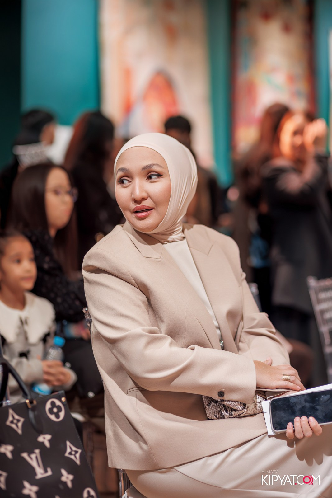 FASHION ПОКАЗ, КАЗАХСКОЙ НАЦИОНАЛЬНОЙ ОДЕЖДЫ. КИПЯТКОМ АЛМАТЫ!