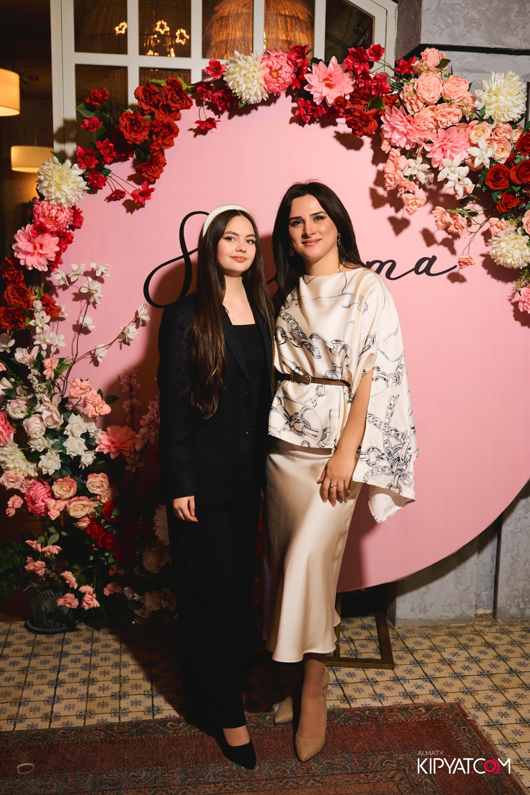 ГРУЗИНСКИЙ ДВОР НА КАБАНБАЙ БАТЫРА. КИПЯТКОМ АЛМАТЫ!