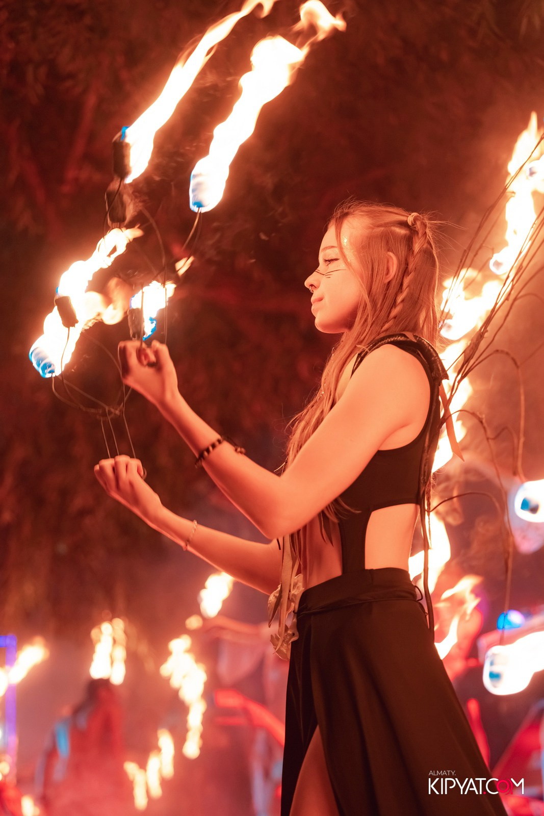 EDEN POOL & BAR. КИПЯТКОМ АЛМАТЫ!