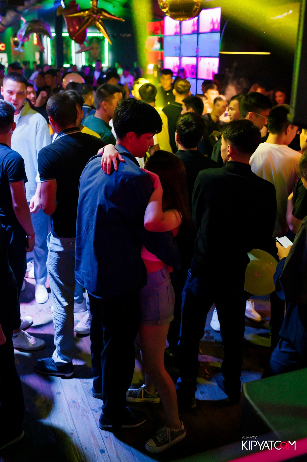 UYAT EMES BAR. КИПЯТКОМ АЛМАТЫ!