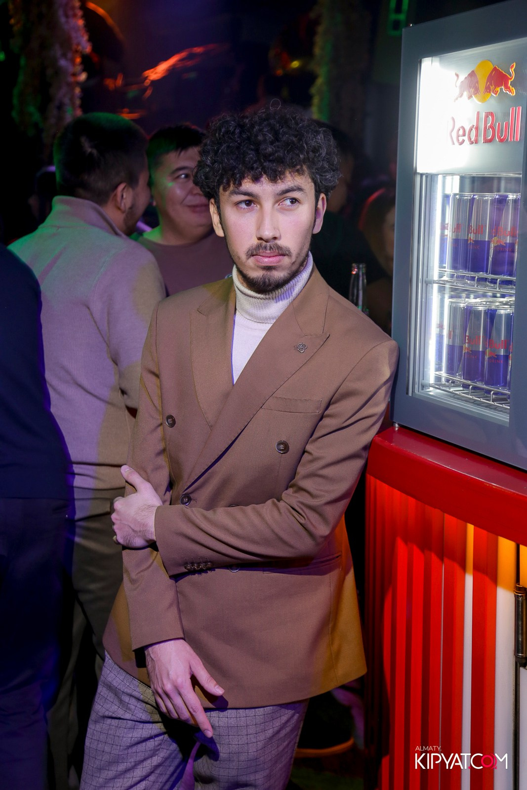 UYAT EMES BAR. КИПЯТКОМ АЛМАТЫ!