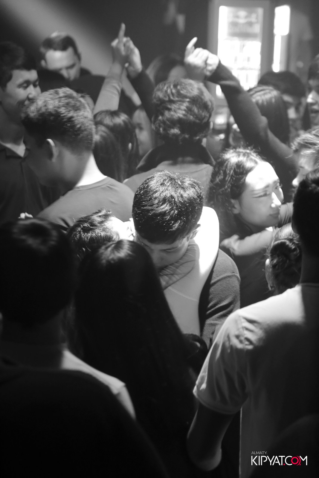 UYAT EMES BAR. КИПЯТКОМ АЛМАТЫ!