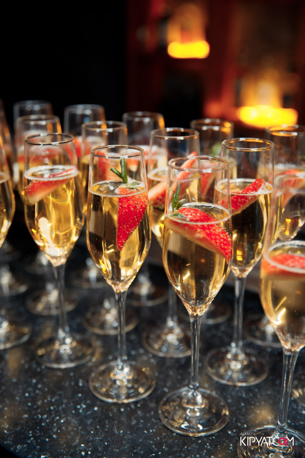 LAUREATE KARAOKE HALL. КИПЯТКОМ АЛМАТЫ!